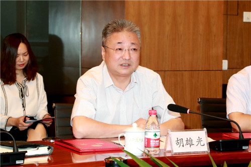 胡雄光.jpg