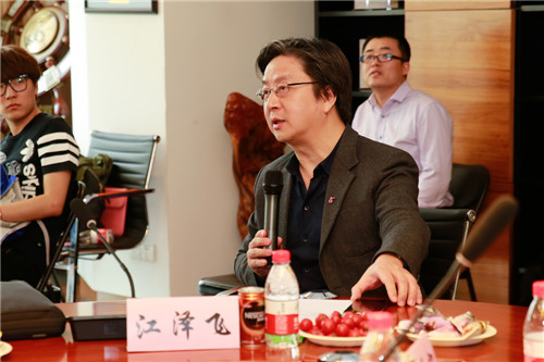 江泽飞.jpg