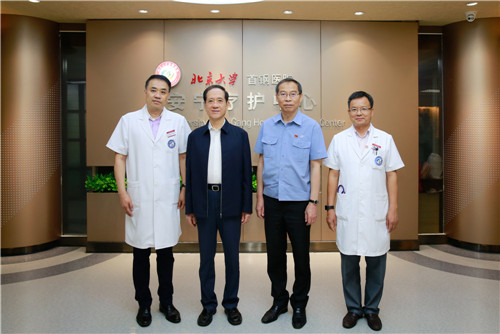 合影_副本1_副本.jpg