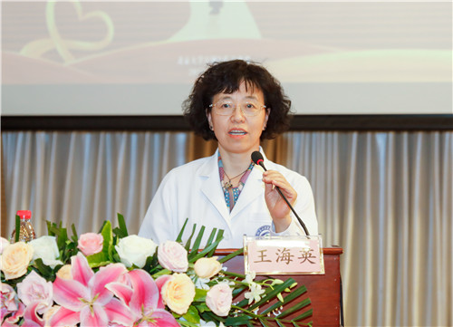 副院长王海英宣读表彰名单.jpg