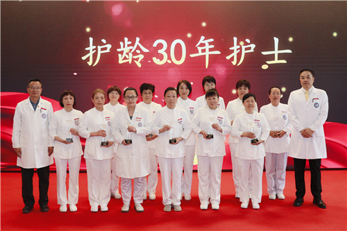 护龄30年护士_副本_副本.jpg