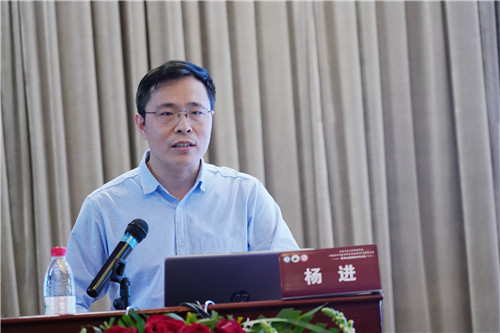 杨进_副本.jpg 杨进_副本.jpg