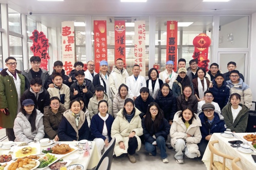 聚餐合影_1.jpg 聚餐合影_1.jpg