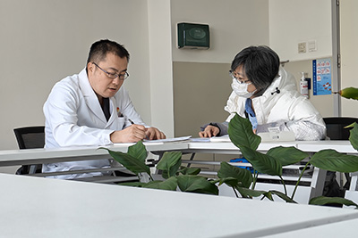 4-为患者答疑解惑.jpg