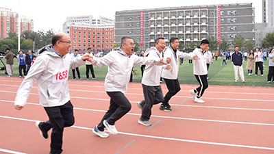 4-院领导跑步.jpg 4-院领导跑步.jpg