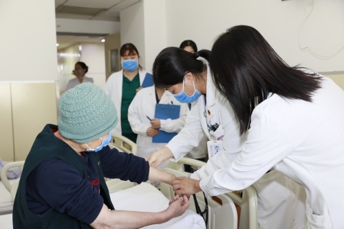 包含北大人民医院、护士全程协助陪同知名专家黄牛挂号，良心办事合理收费的词条
