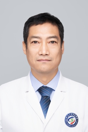 东黎光医生照片