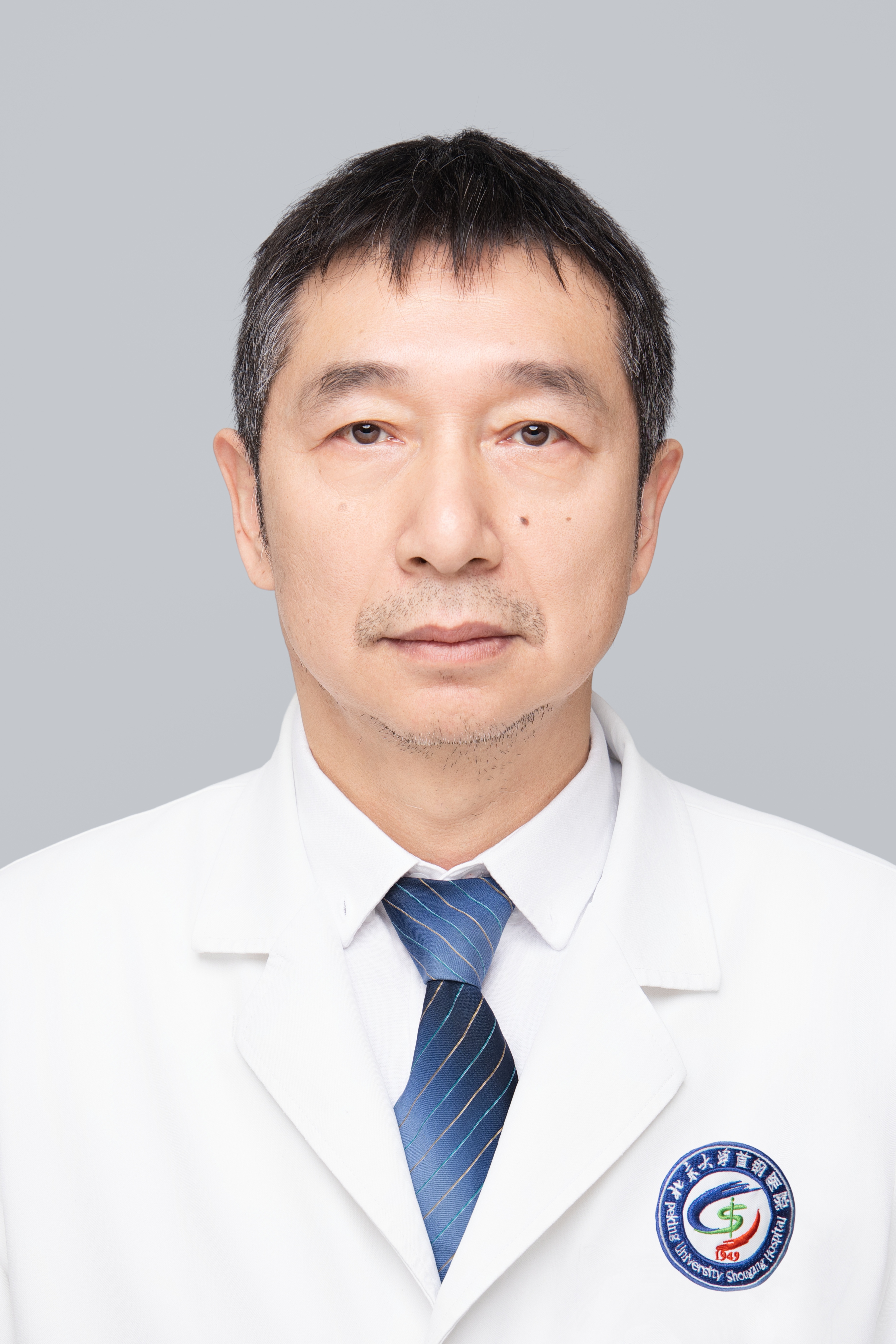 陈荣锐医生照片